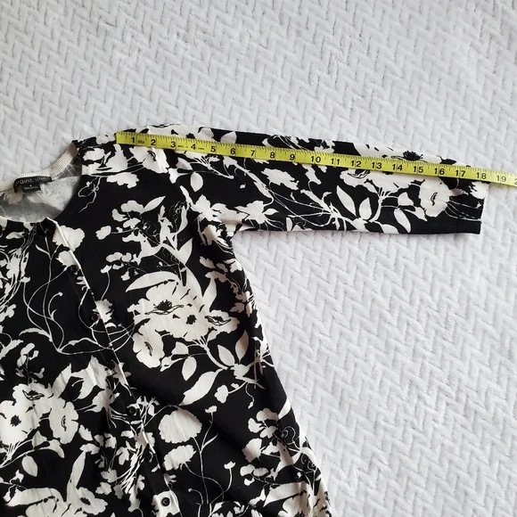 August Silk Black & White Floral Print Button Down Cardigan Size Small - Picture 14 of 14